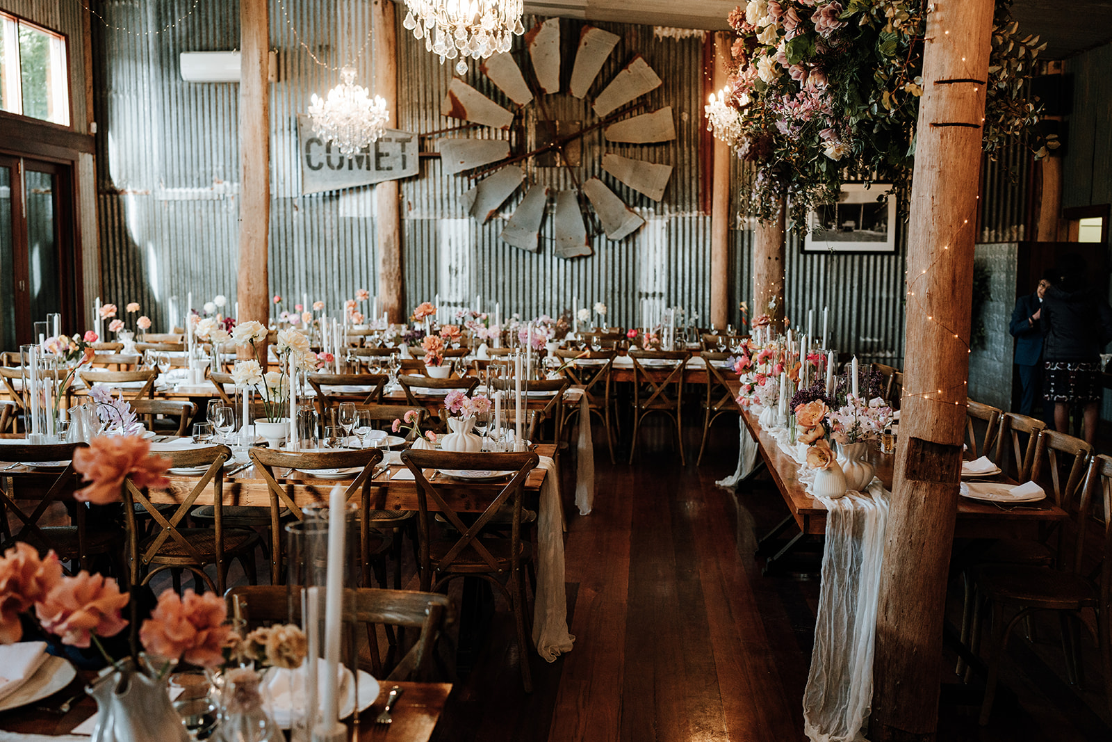rustic-barn-wedding-reception-venue